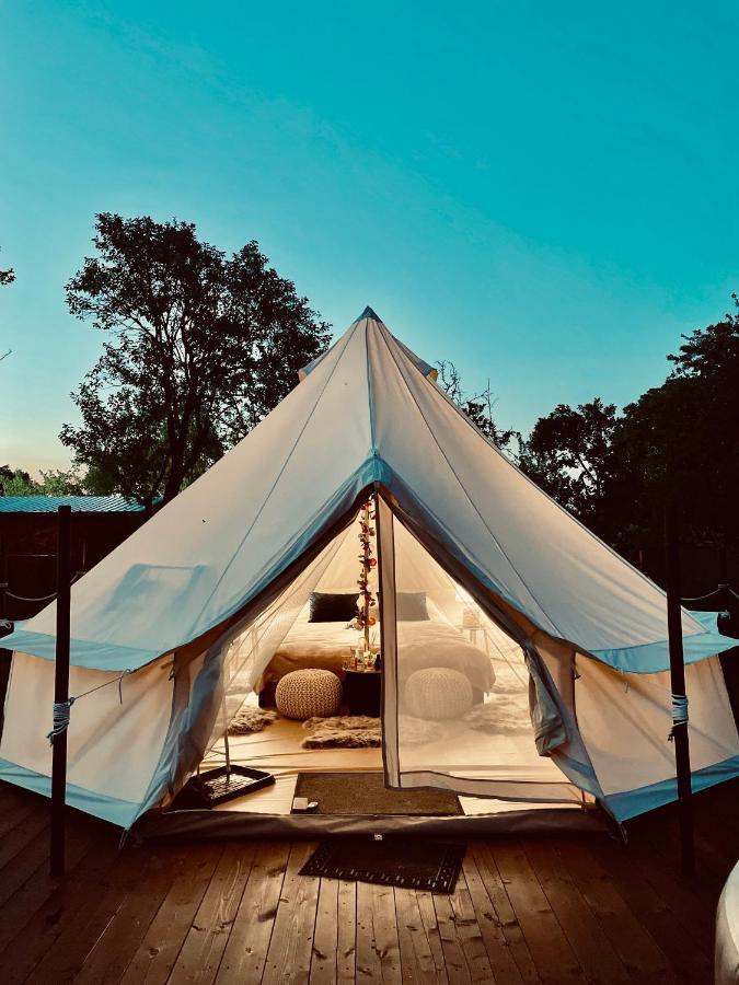 Garden Glamping Retezat Tente de luxe Bălan